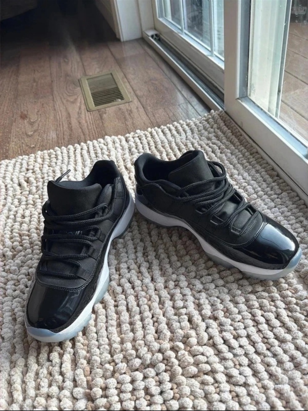 Jordan 11 Retro Low Space Jam Black & White US 10 Like New